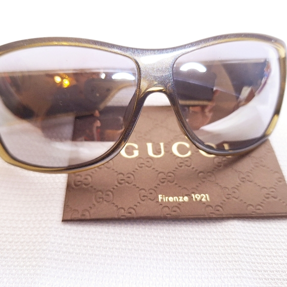 Vintage Gucci #GG 2103 " The Platinum Reflections"   sunglasses. - Picture 7 of 8